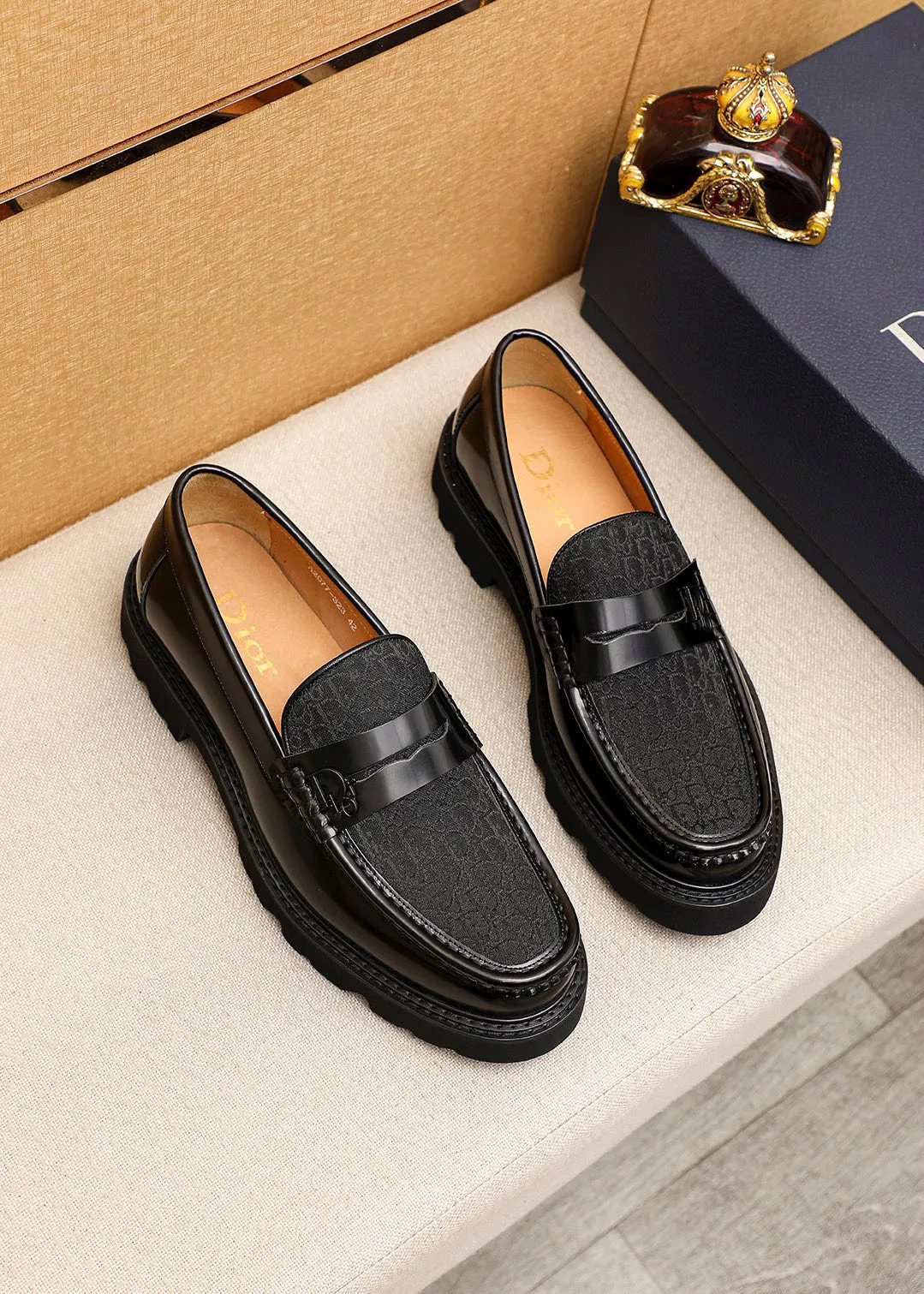 Men's shoes 💰480 💐 Product trademark: Dior "Dior" casual leather shoes Regular size: 39-44 (45🉑️customized) Product materials: Selected Italian imported first-layer calfskin upper, imported water-dyed 🐂 cowhide lining. Strong three-dimensional visual effect, original outsole color: 2 colors available